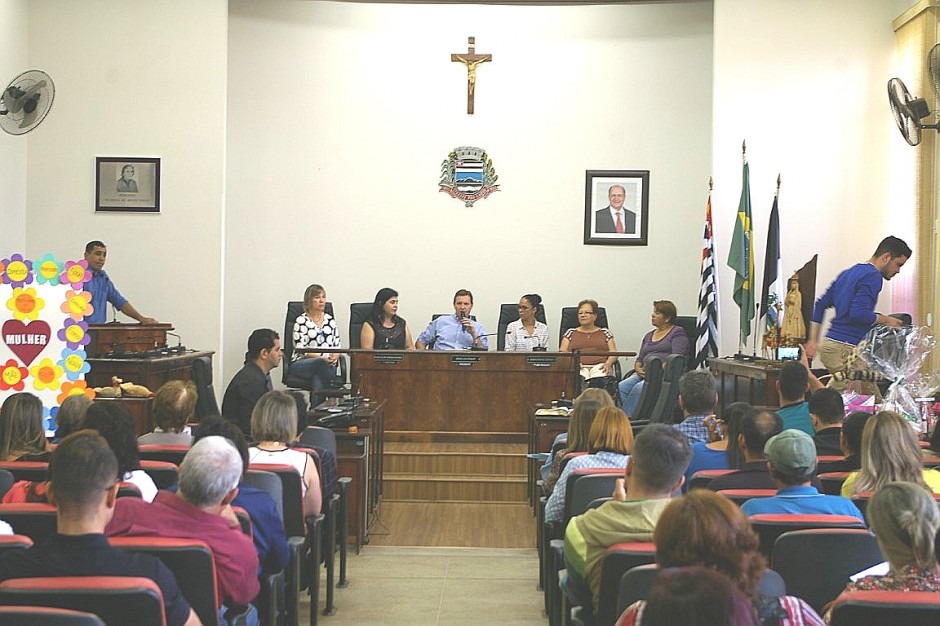 Evento contou com a presença do prefeito Heliton do Valle e a participação de representantes de 15 municípios da região.