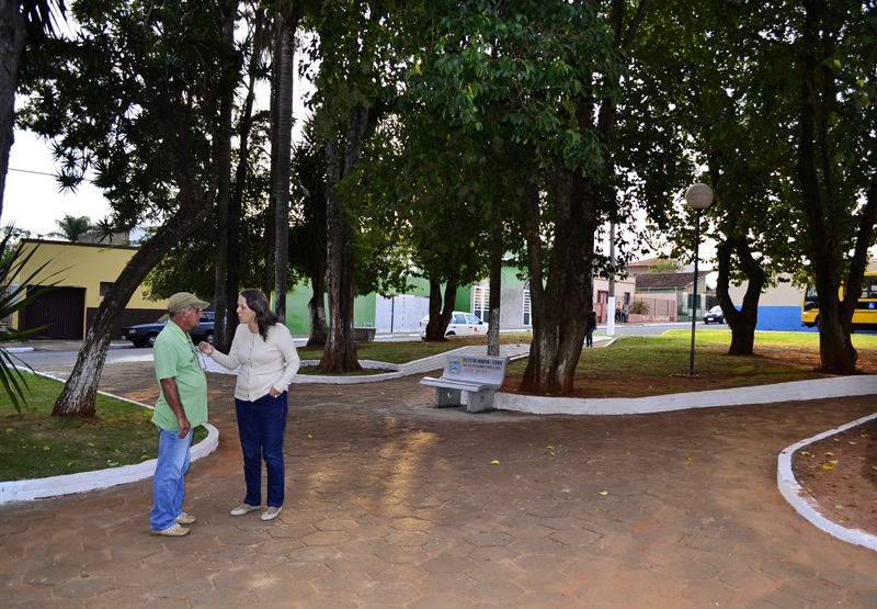 Praça São José recebe reparos