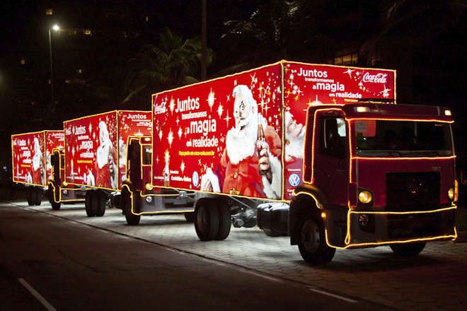 Caravana da Coca-Cola desfila neste domingo (03) em Itararé (SP)