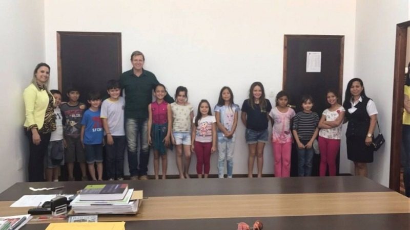 Prefeito de Itararé (SP) recebe alunos da EM do Campo Profª Alice Fonseca Braga