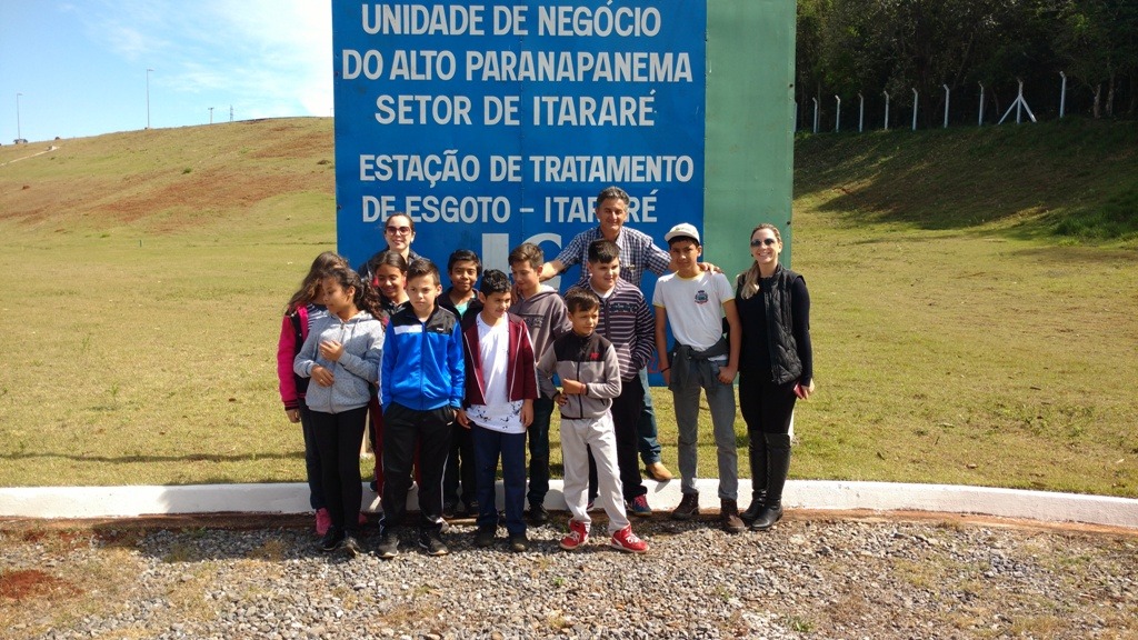 Alunos de Itararé (SP) realizam visita técnica à estação de tratamento de esgoto