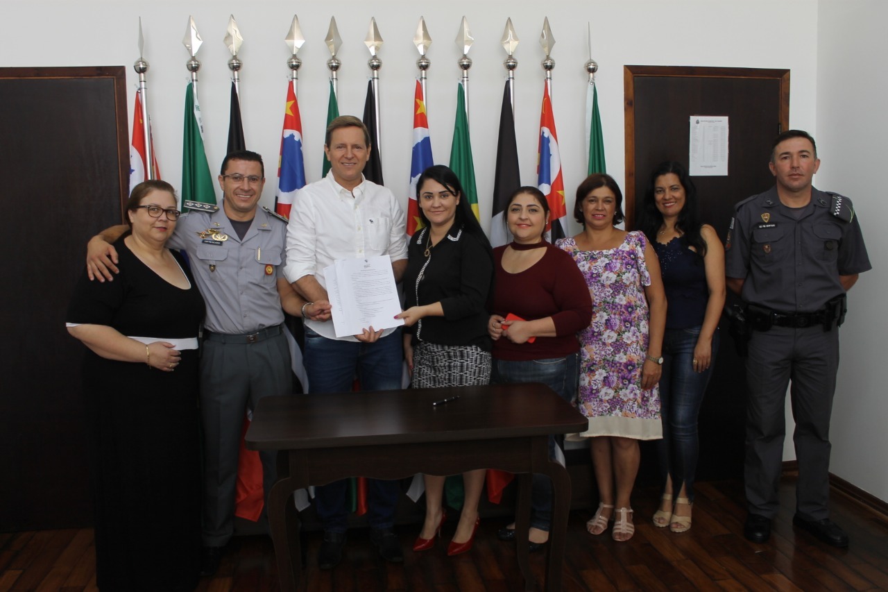 Prefeito de Itararé (SP) renova assinatura com Proerd