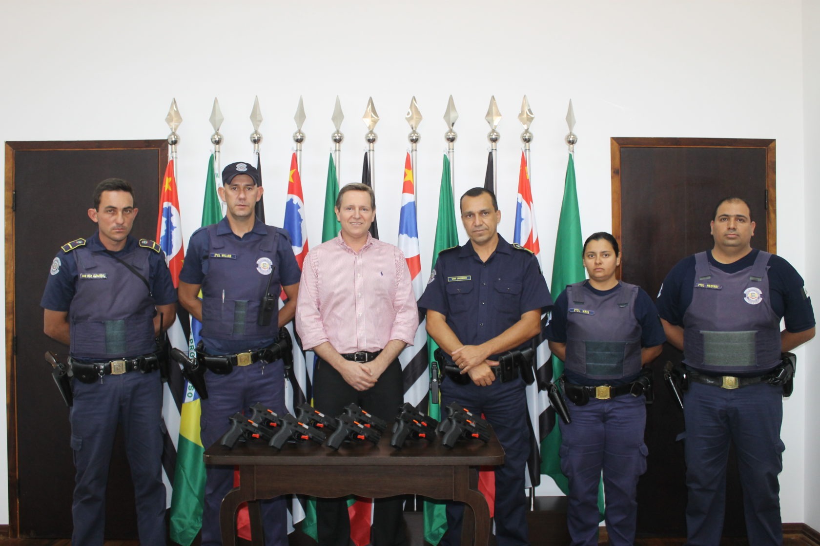 Inédito: com recursos próprios, prefeito de Itararé (SP) adquire 10 armas novas para a GCM