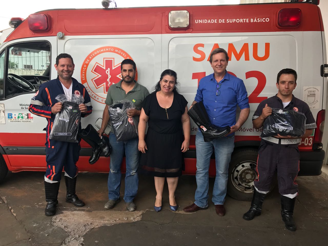 Após quatro anos, funcionários do SAMU recebem uniforme em Itararé (SP)