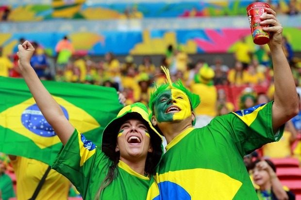 Transmissão do jogo do Brasil na Copa segue na praça São Pedro