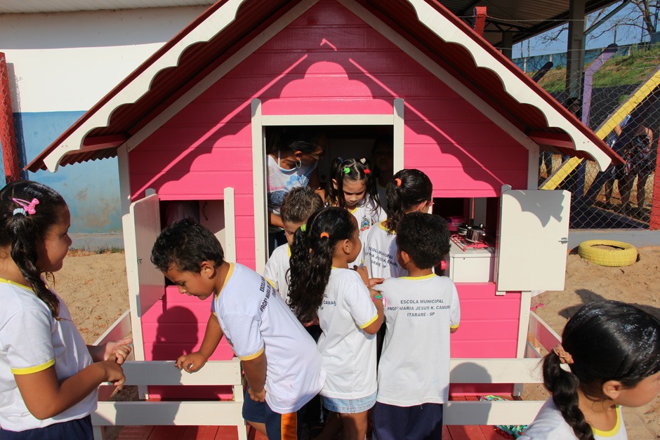Escola Maria de Jesus K. Camargo recebe parque infantil