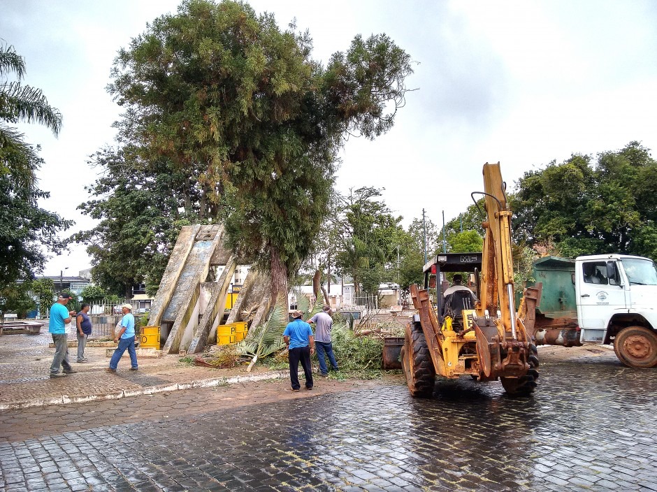 Prefeitura prossegue com as ações de preservação na Praça Coronel Jordão