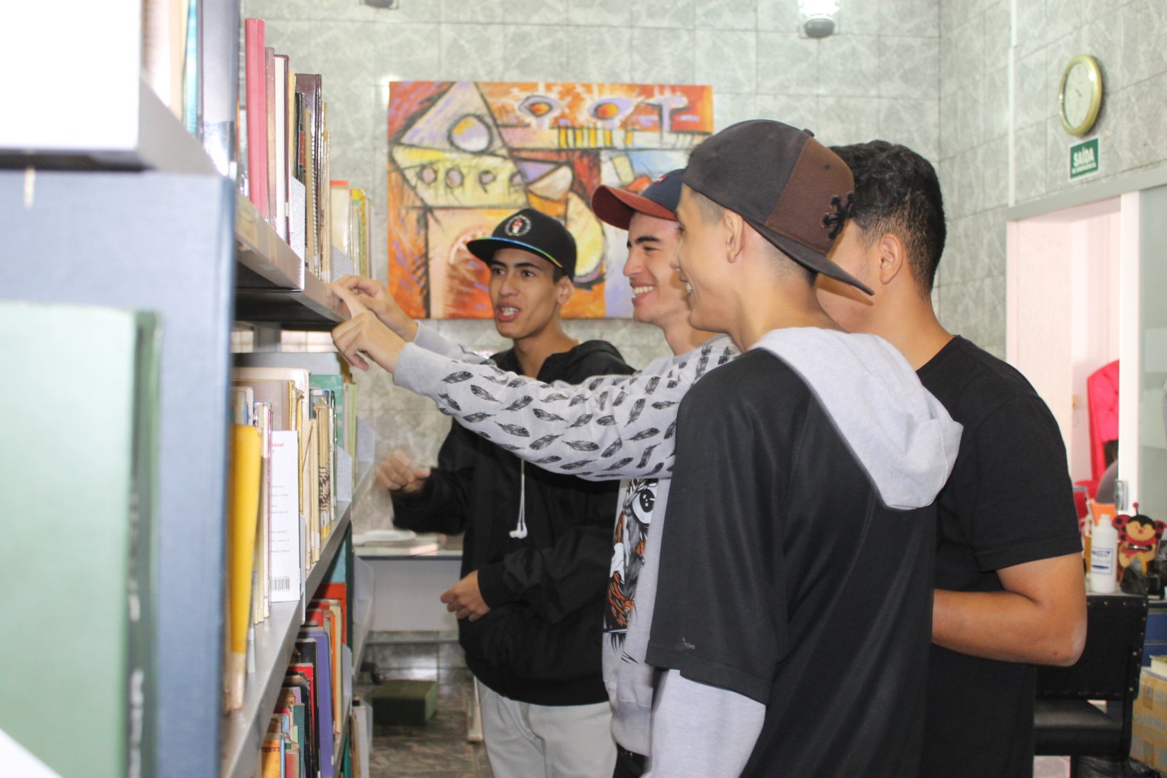 Em comemoração ao Dia Mundial do Livro, Biblioteca Municipal de Itararé (SP) recebe visita de estudantes