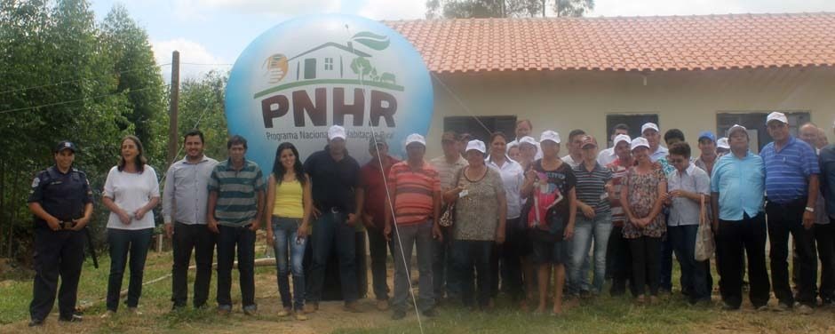 Prefeitura entrega mais 11 casas do PNHR