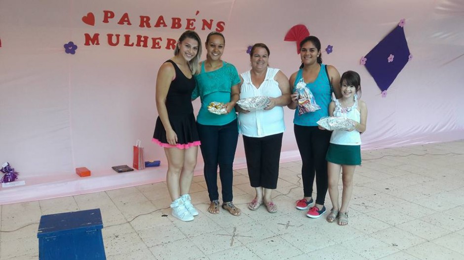 Mulheres celebram o dia delas com aula de Zumba em Itararé