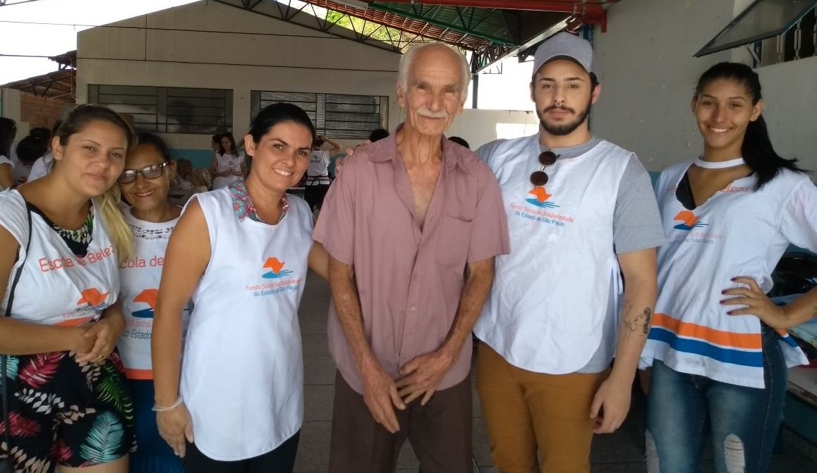 Alunos da Escola da Beleza em Itararé (SP) fazem visita solidária ao Lar São Vicente de Paulo