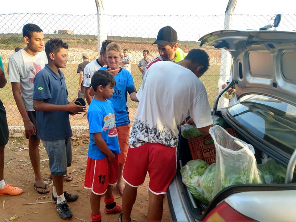 Prefeitura de Itararé (SP) faz doação de verduras e legumes para projeto social