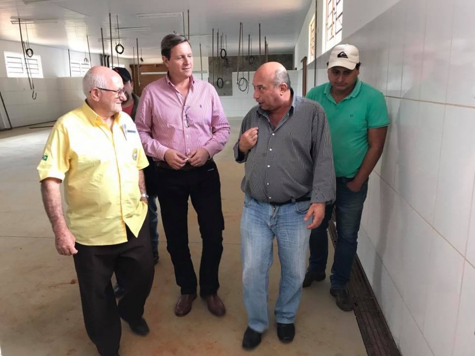 Heliton do Valle dá sequência ao projeto de instalação de granjas em Itararé (SP)