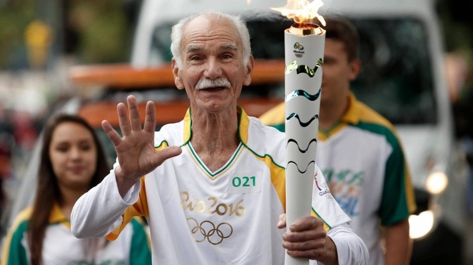 Emoção marca a passagem da tocha olímpica por Itararé