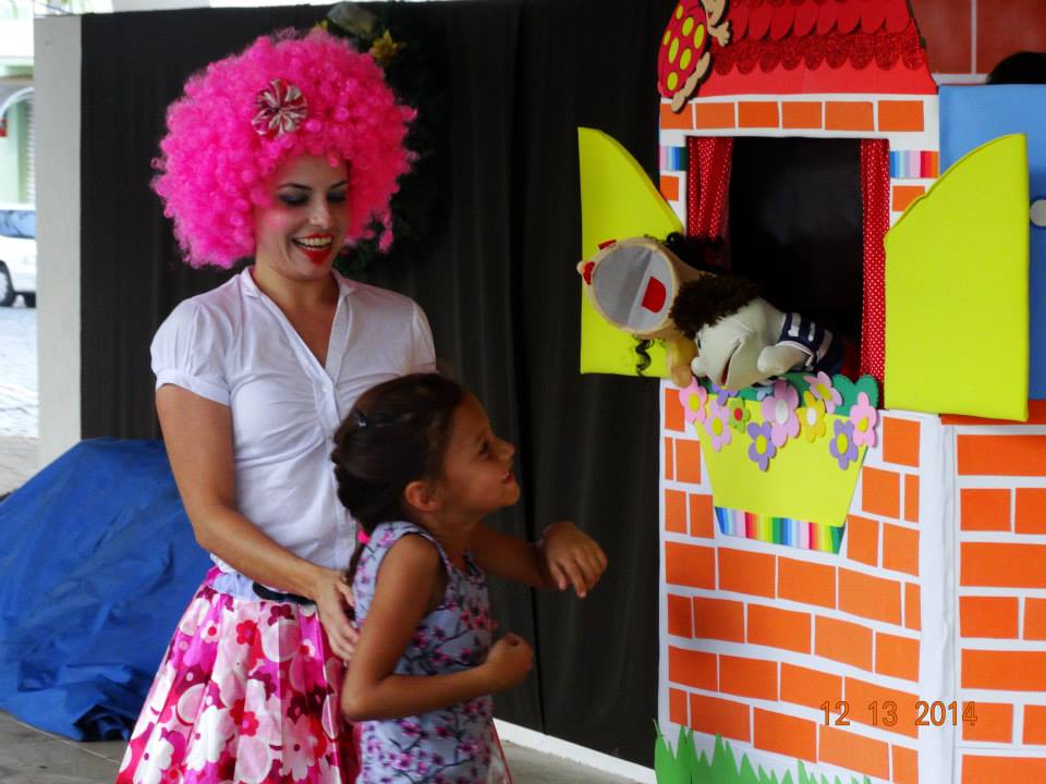 Parara Pompom anima o espaço kids durante o Pedalarte em Itararé