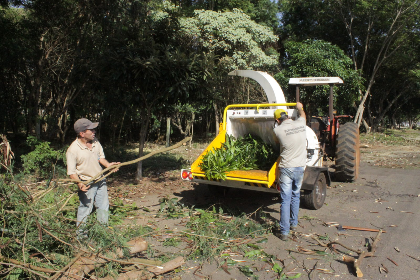 Com recursos próprios, Prefeitura de Itararé (SP) adquire triturador de galhos de árvores