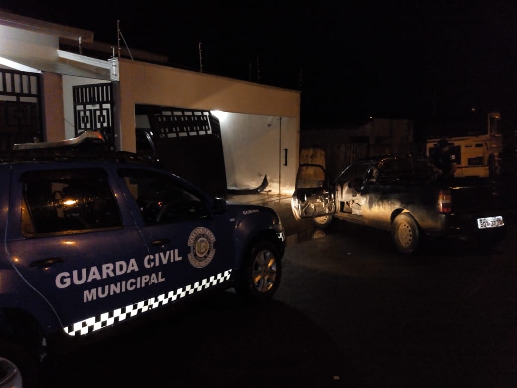 GCM de Itararé (SP) prende motorista bêbado após colisão com uma casa