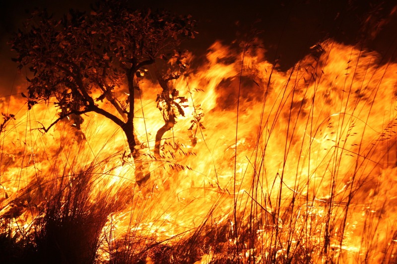 Prefeitura de Itararé (SP) orienta população quanto aos riscos da queimada urbana