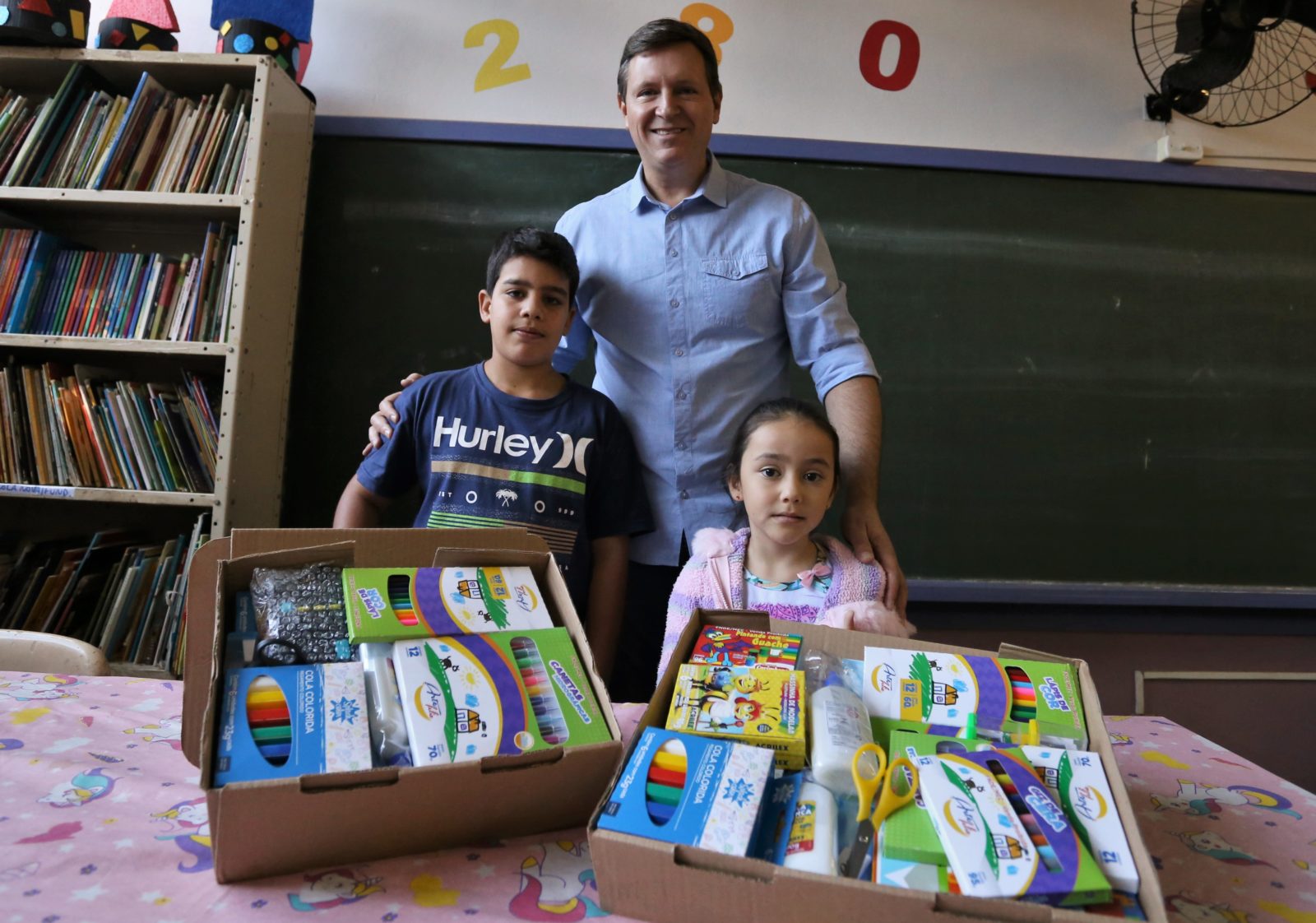 Prefeitura de Itararé (SP) entrega kits de material escolar