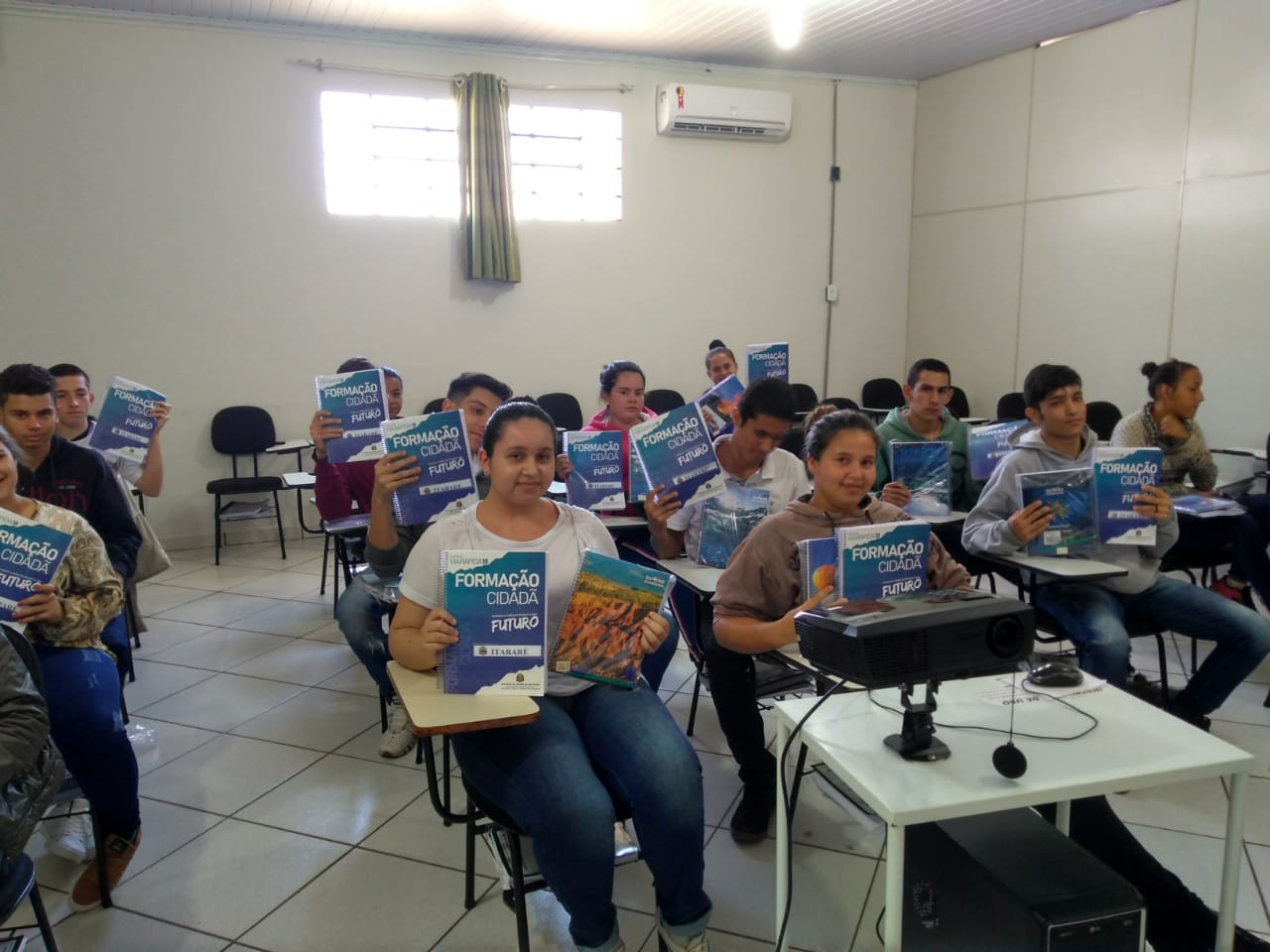 Alunos do JEPOE iniciam as aulas em Itararé (SP)