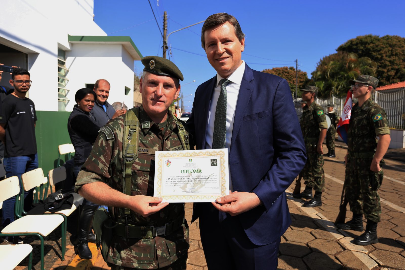 Prefeitura de Itararé (SP) recebe certificado ‘Amigo do Tiro de Guerra’