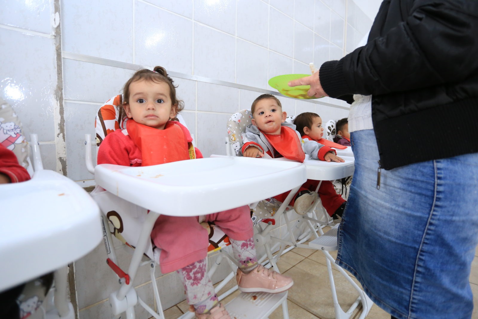 Prefeitura de Itararé (SP) adquire mais 118 cadeiras de alimentação às creches municipais