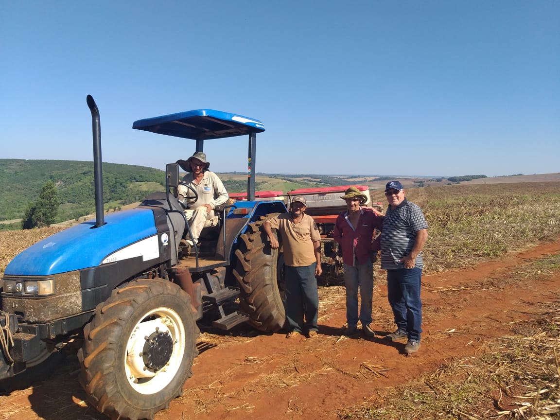Pela primeira vez, Patrulha Agrícola inicia plantio da soja nos assentamentos de Itararé (SP)