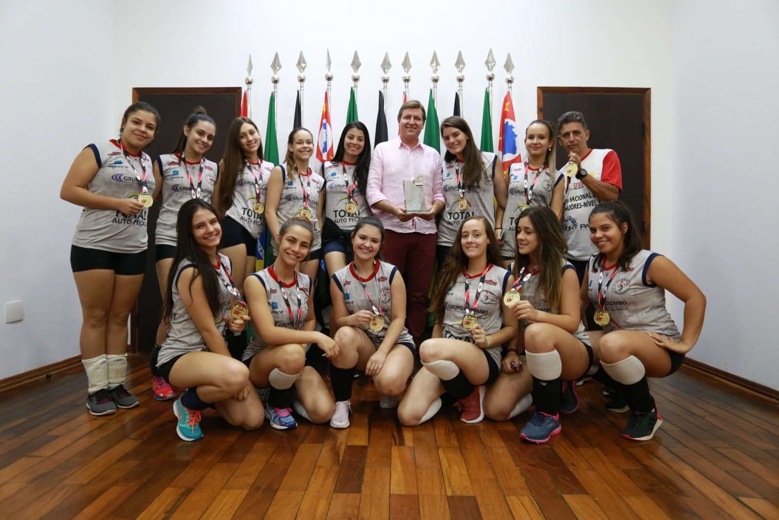 Prefeito de Itararé (SP) recepciona equipe vencedora da Liga Sorocabana de Voleibol Infantil 2019