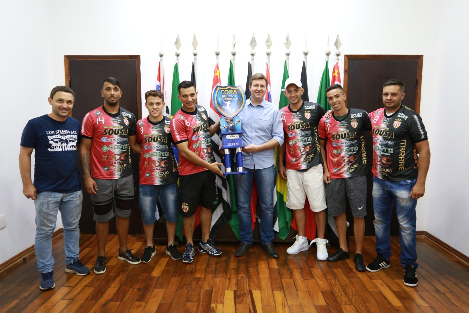 Prefeito de Itararé (SP) recepciona equipe vencedora da Copa Record de Futsal Masculino 2019