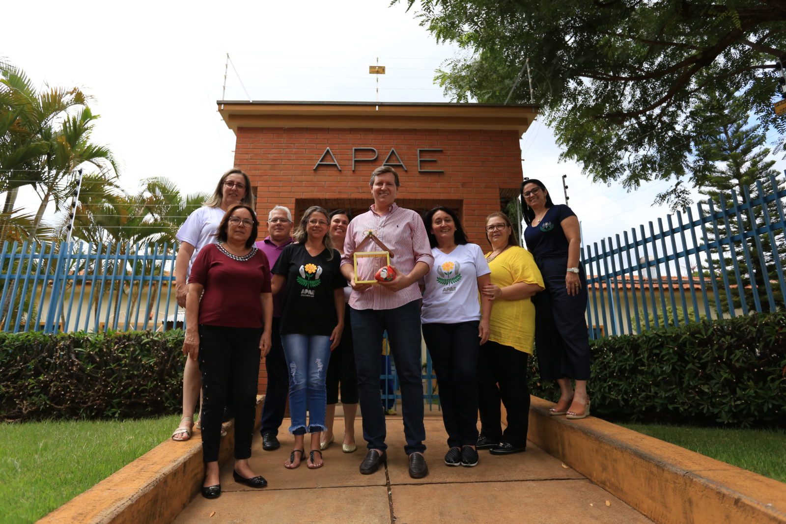 Prefeito de Itararé (SP) visita APAE do município 