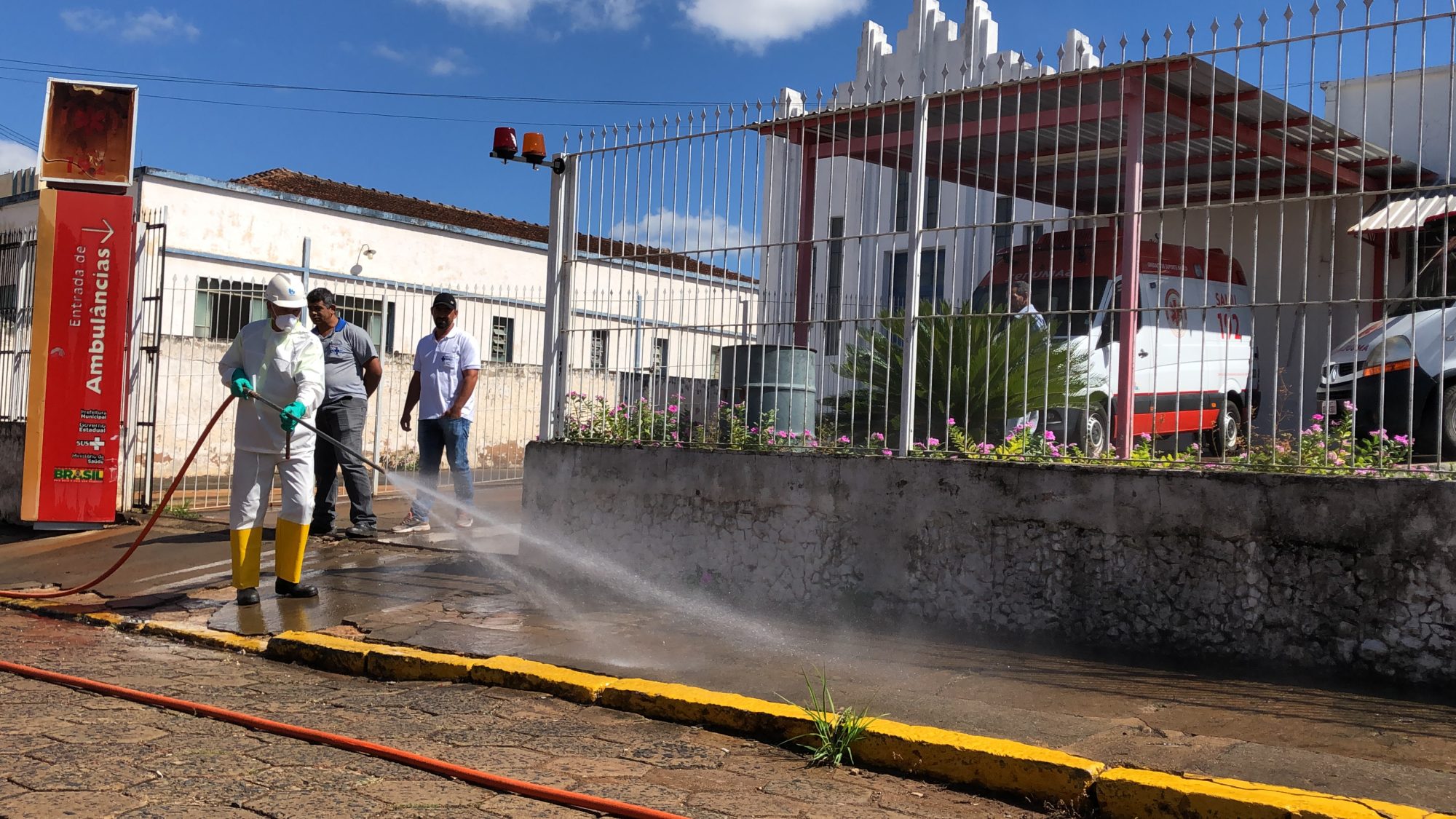 Coronavírus: Em parceria com a Sabesp, Prefeitura de Itararé (SP) realiza descontaminação de espaços públicos
