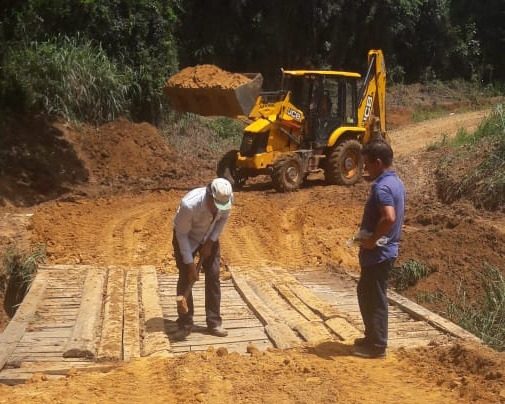 Em dois dias, Secretaria Municipal de Serviços de Itararé (SP) reconstrói ponte destruída pela chuva no bairro Passo Fino