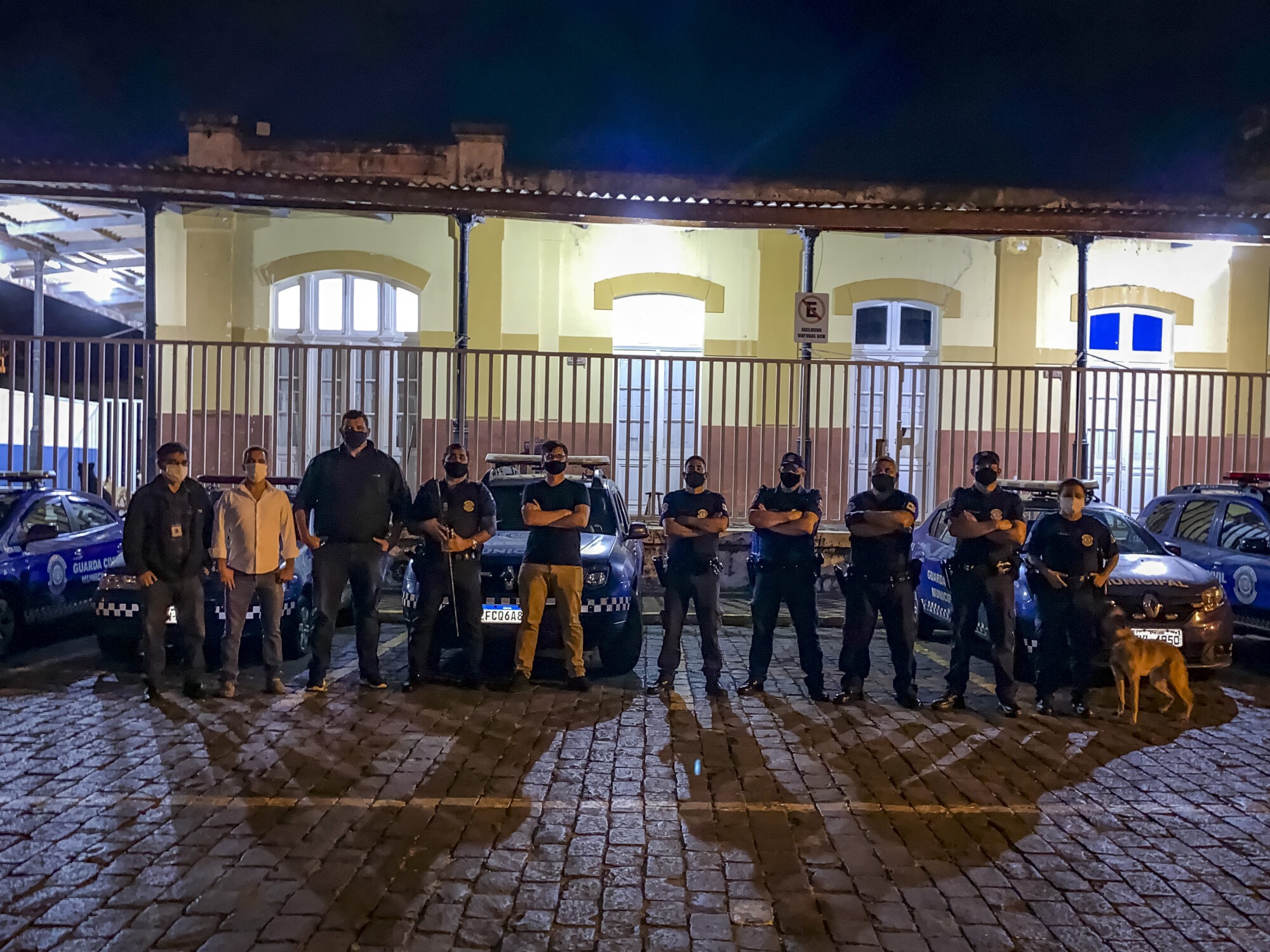 GCM de Itararé (SP) apreende pé de maconha durante fiscalização em festa clandestina