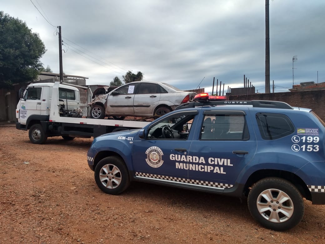 Prefeitura de Itararé (SP) realiza remoção de veículos abandonados em vias públicas do município
