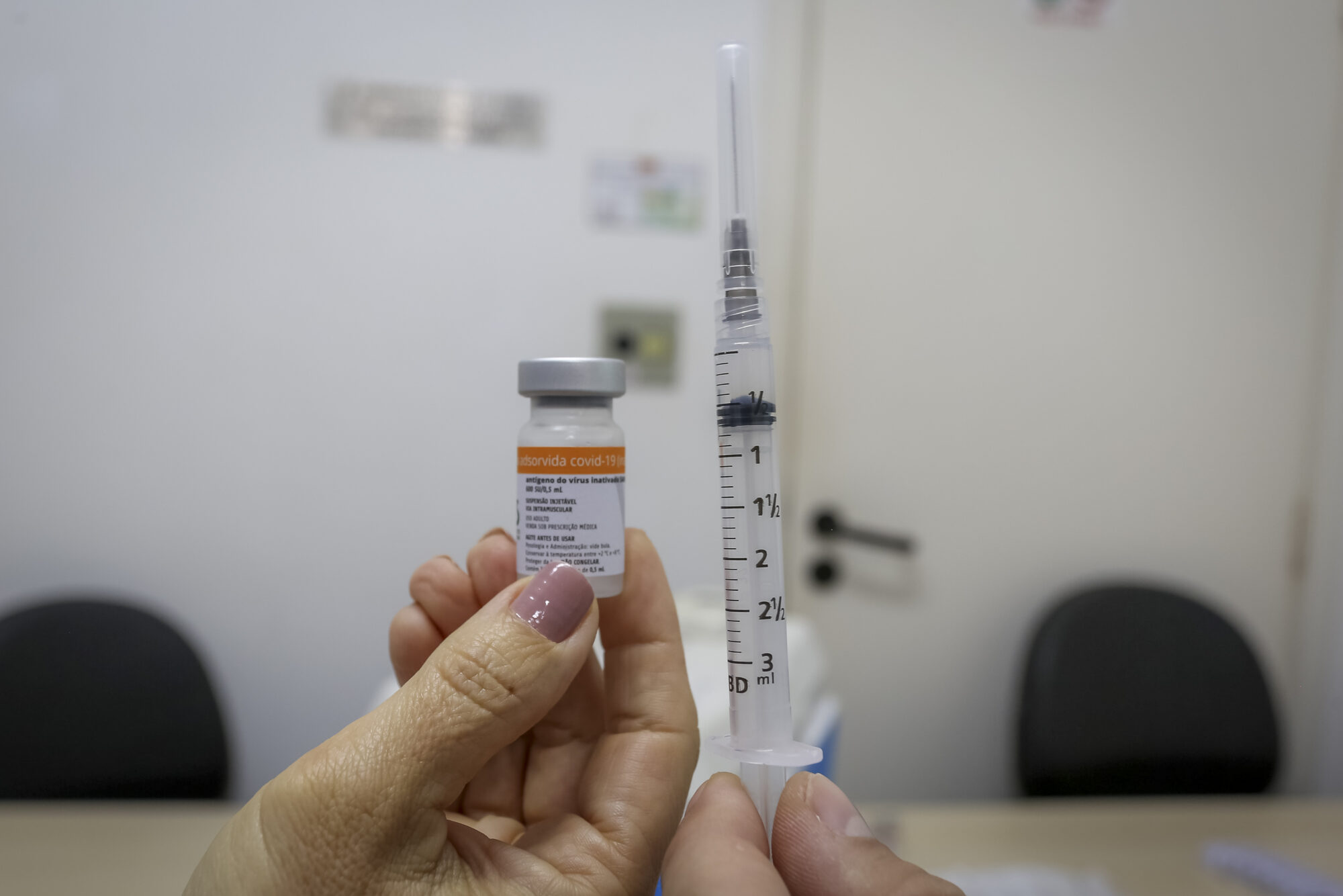 Calendário de vacinação: Idosos de 77 a 79 anos recebem a segunda dose da Coronavac nesta semana em Itararé (SP)