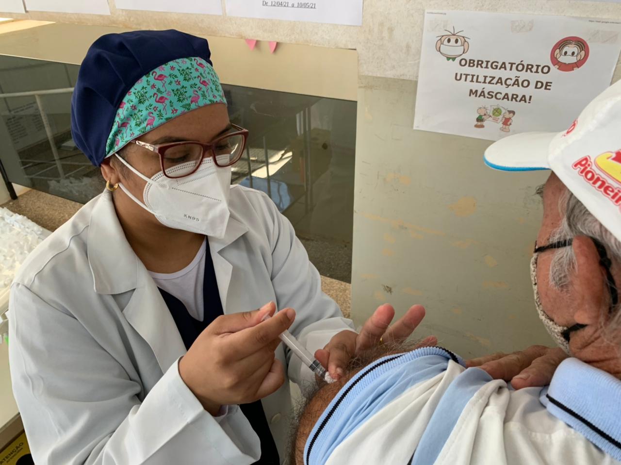 Calendário de vacinação: Idosos de 60 anos recebem a vacina contra a covid-19 nesta sexta (07) em Itararé (SP)