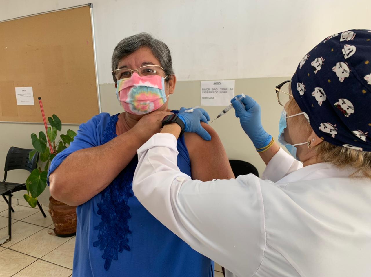 Calendário de vacinação: Idosos de 64 anos recebem a segunda dose da Coronavac nesta sexta (21) em Itararé (SP)