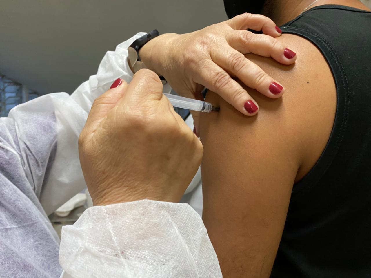 Calendário de vacinação: Pessoas de 43 a 49 anos serão vacinadas contra covid-19 nesta semana em Itararé (SP)