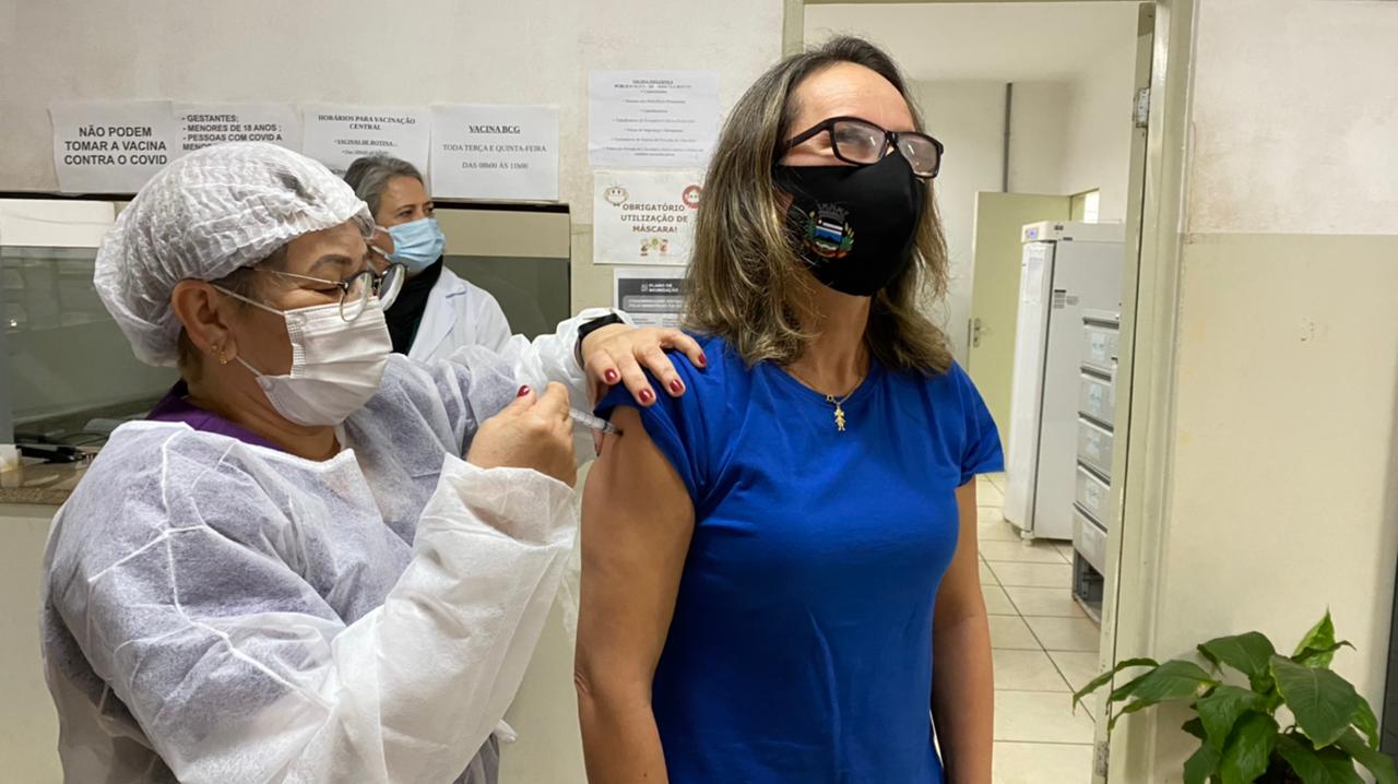 Calendário de vacinação: pessoas de 55 a 59 anos recebem a primeira dose da vacina contra covid-19 nesta semana em Itararé (SP)