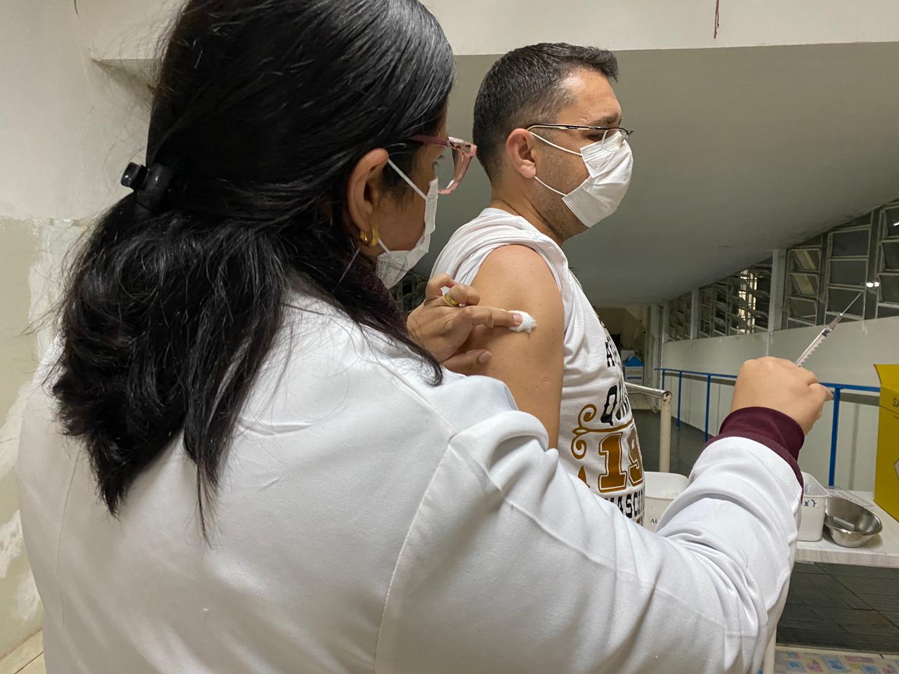 Calendário de vacinação: Pessoas de 30 e 31 anos recebem a primeira dose da vacina contra a covid-19 nesta semana em Itararé (SP)