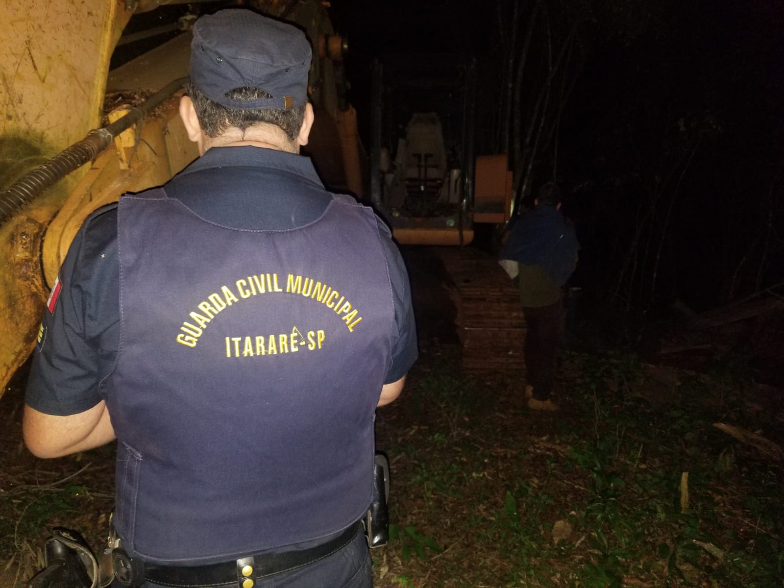 GCM de Itararé (SP) e Polícia Militar capturam ladrão de peças de trator durante furto