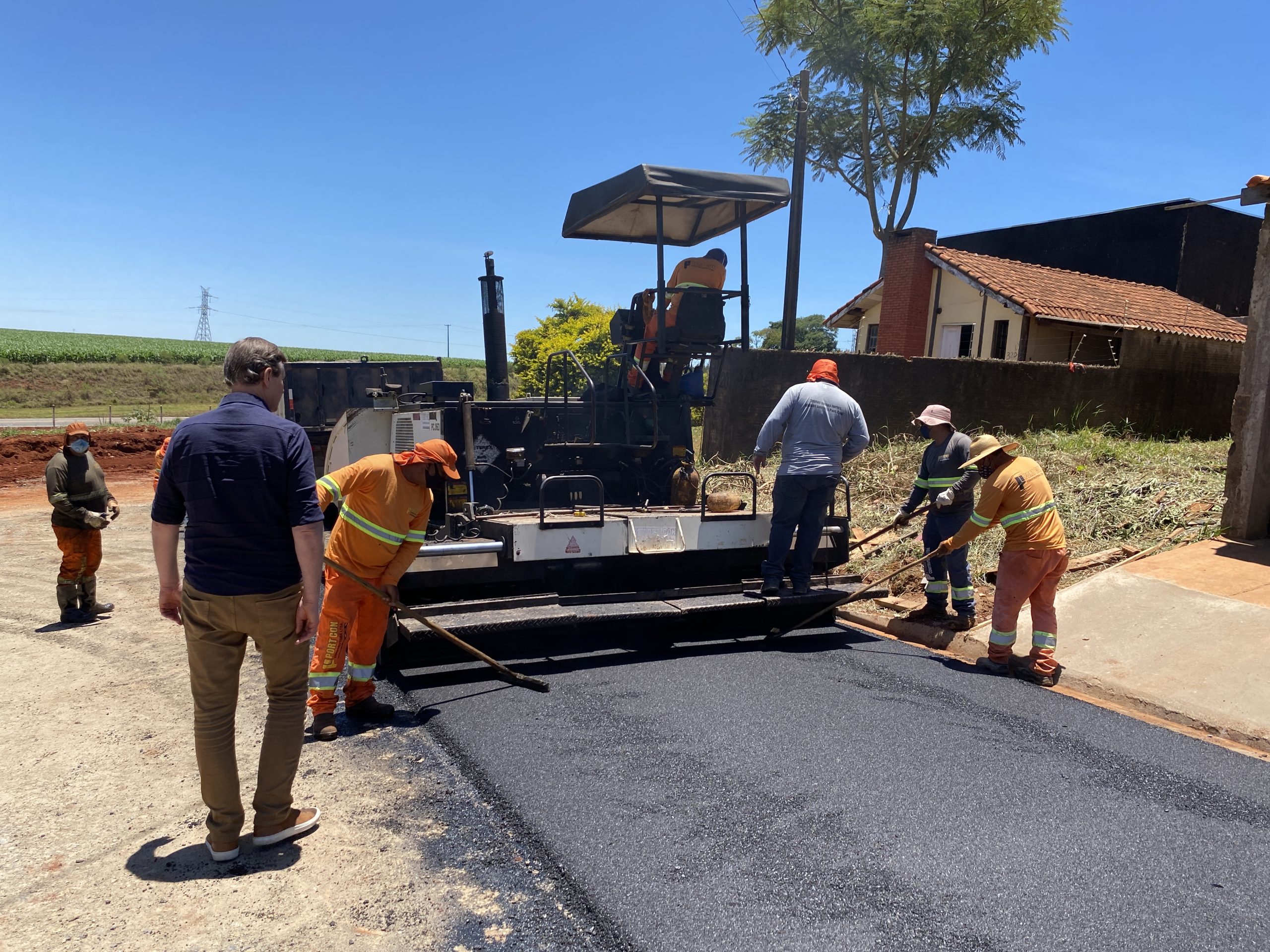 Prefeito de Itararé (SP) realiza visita técnica às obras de asfalto no Jardim São Pedro