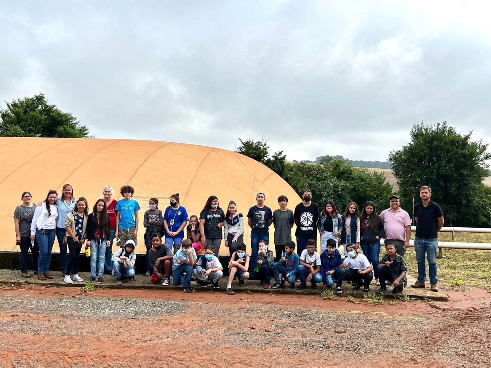 Estudantes do 6º e 8º ano da EM do Campo Andréa Ferraz de Oliveira de Itararé (SP) realizam visita à empresa Agropecuária Ponte Alta