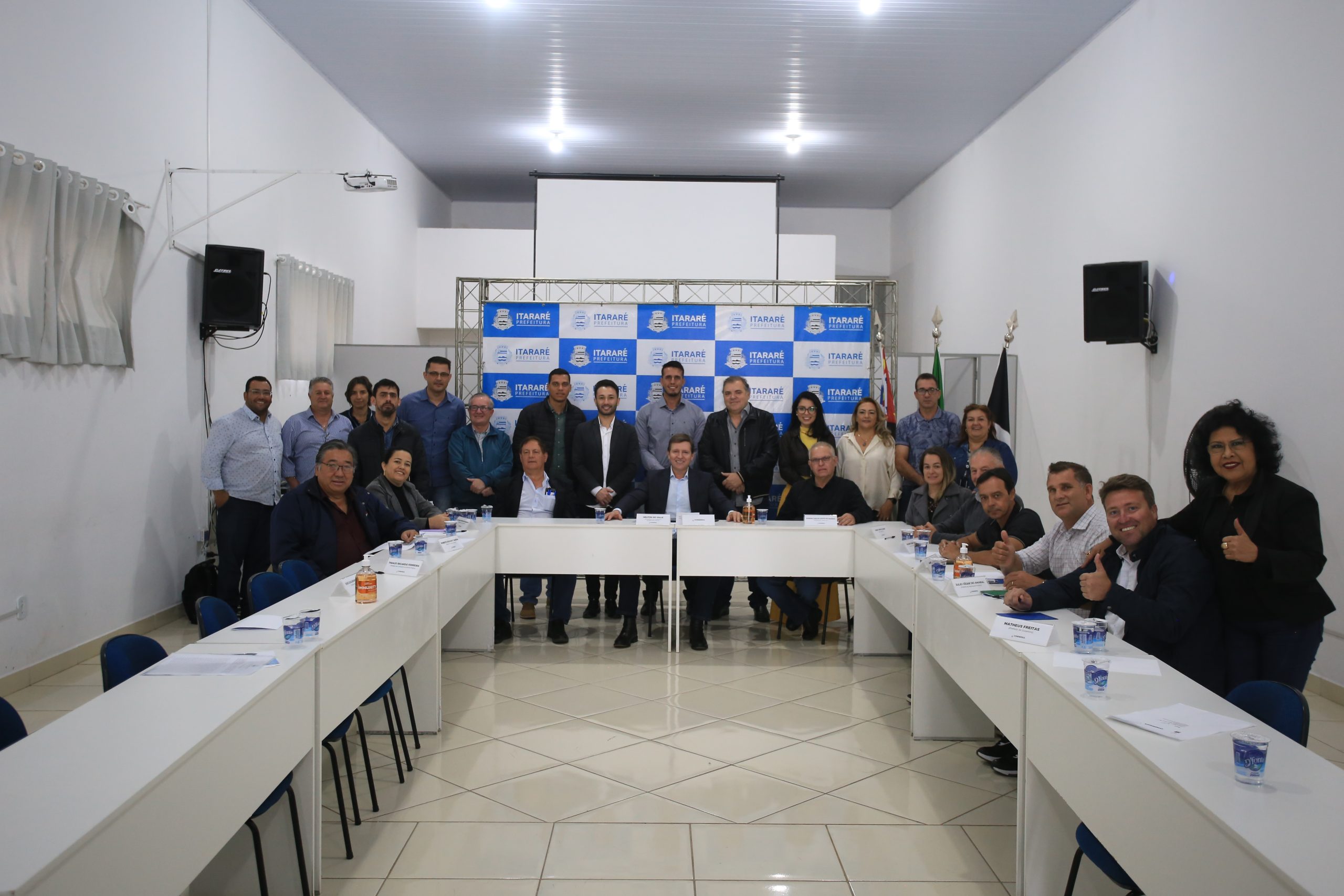 Presidente do Condersul, Heliton do Valle, reúne representantes de treze municípios em Itararé (SP)