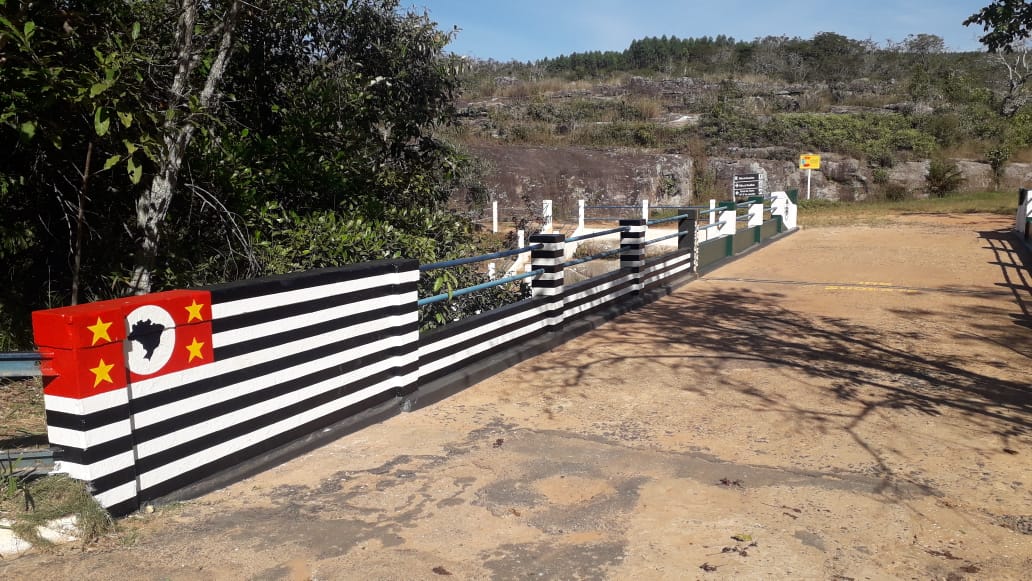 Prefeitura de Itararé (SP) realiza benfeitorias em ponte de divisa dos Estados no Parque da Barreira