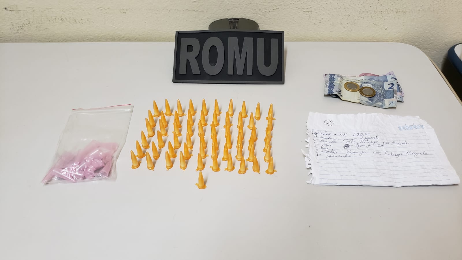 ROMU de Itararé (SP) apreende mais de 60 porções de cocaína e dinheiro na Vila Novo Horizonte