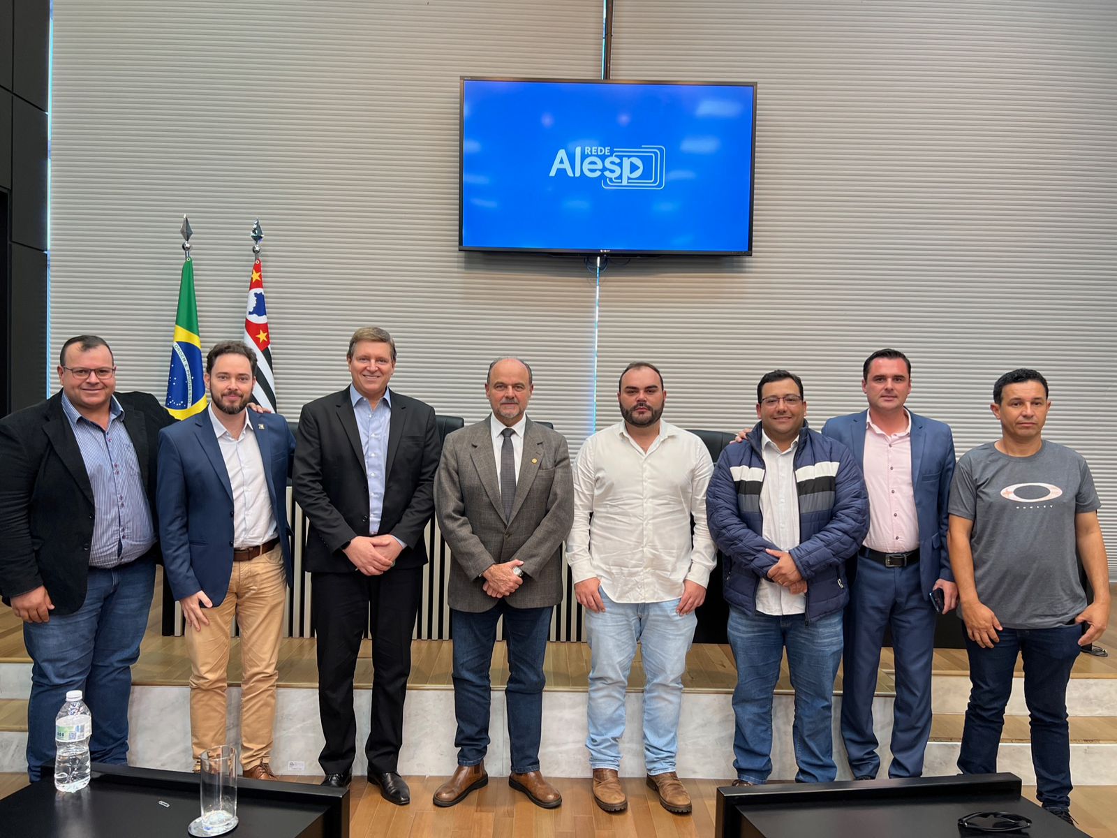 Ao lado de deputados, prefeito de Itararé (SP), Heliton do Valle, participa de Comissão de Transportes na Alesp