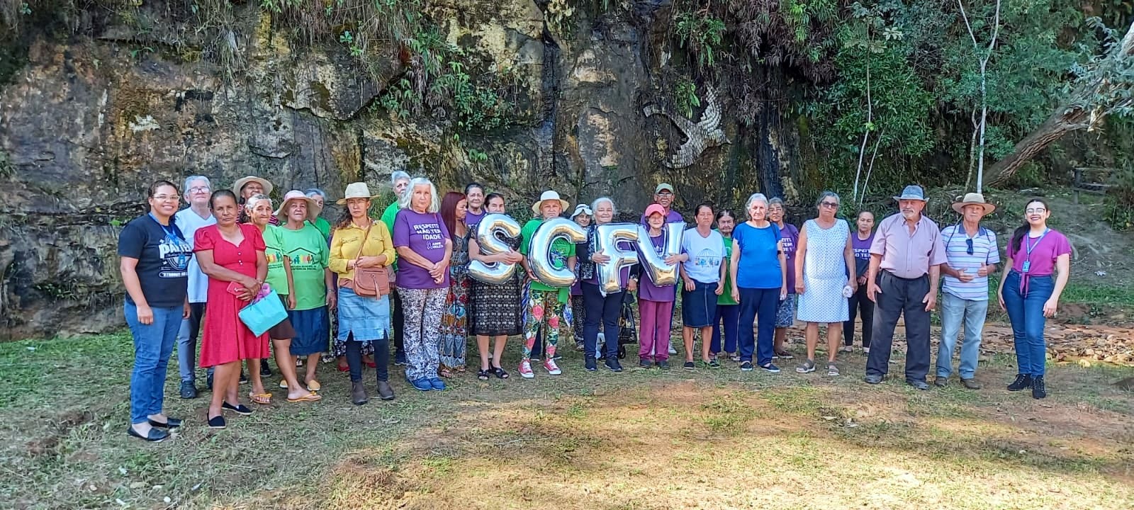Turismo de Itararé (SP) promove passeio com idosos do Projeto SCFV no Parque da Barreira