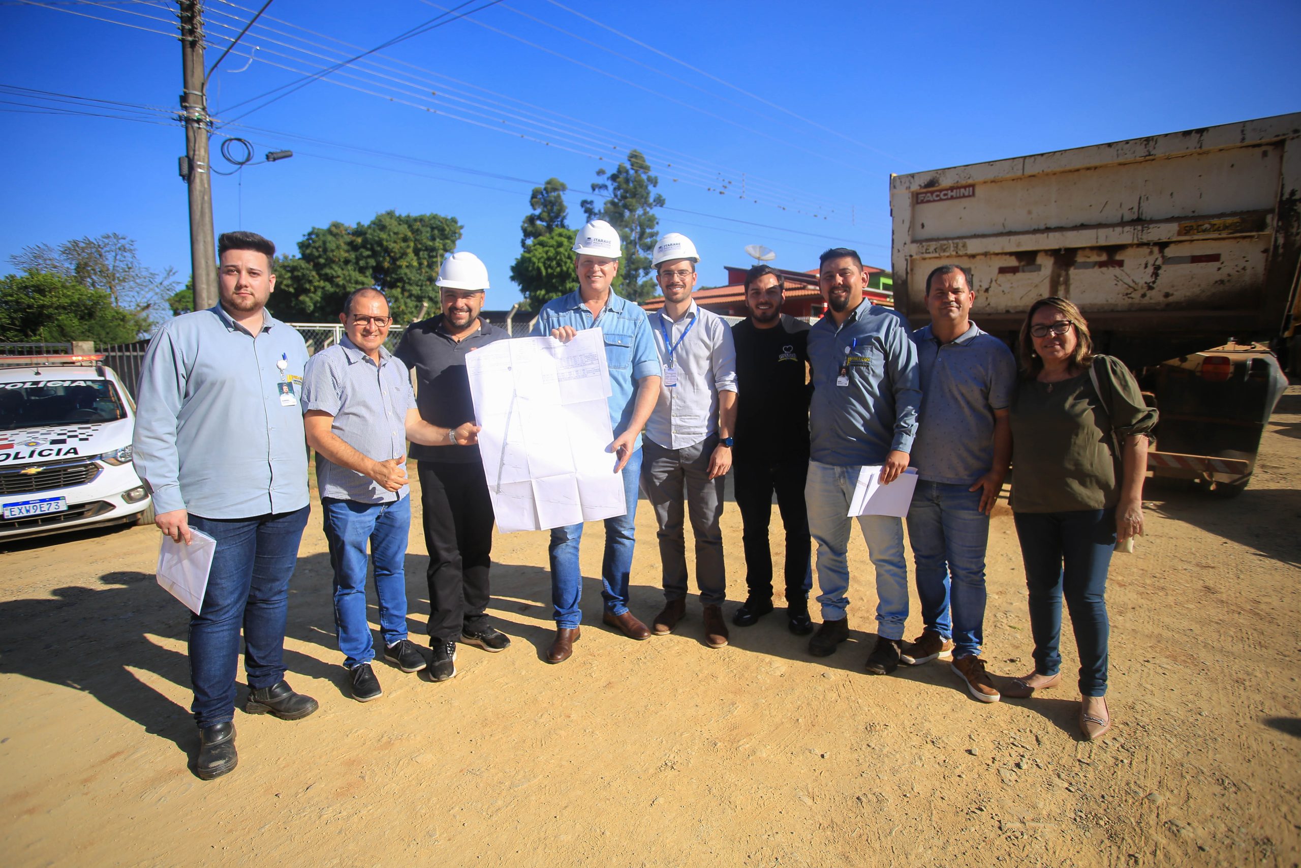 Com mais de R$ 1,4 milhão de investimentos, prefeito de Itararé (SP), Heliton do Valle, inicia pavimentação no distrito de Pedra Branca