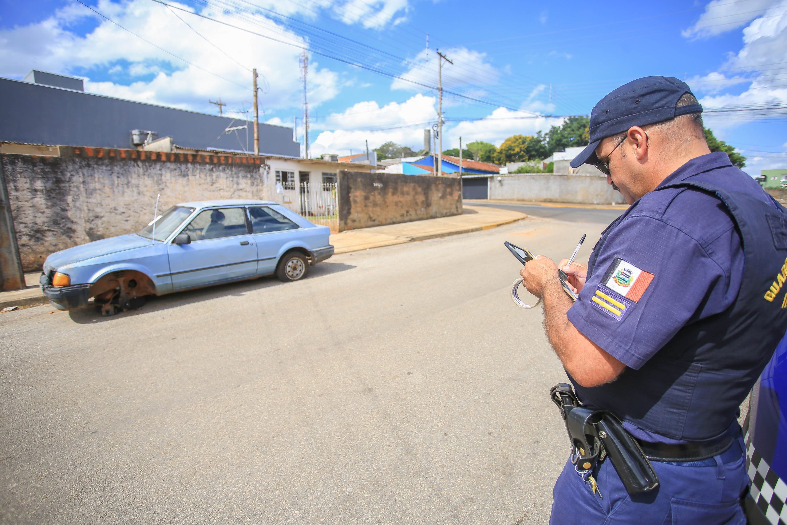 Prefeitura de Itararé (SP) intensifica aplicação da Lei Municipal para remoção de carros abandonados na via pública